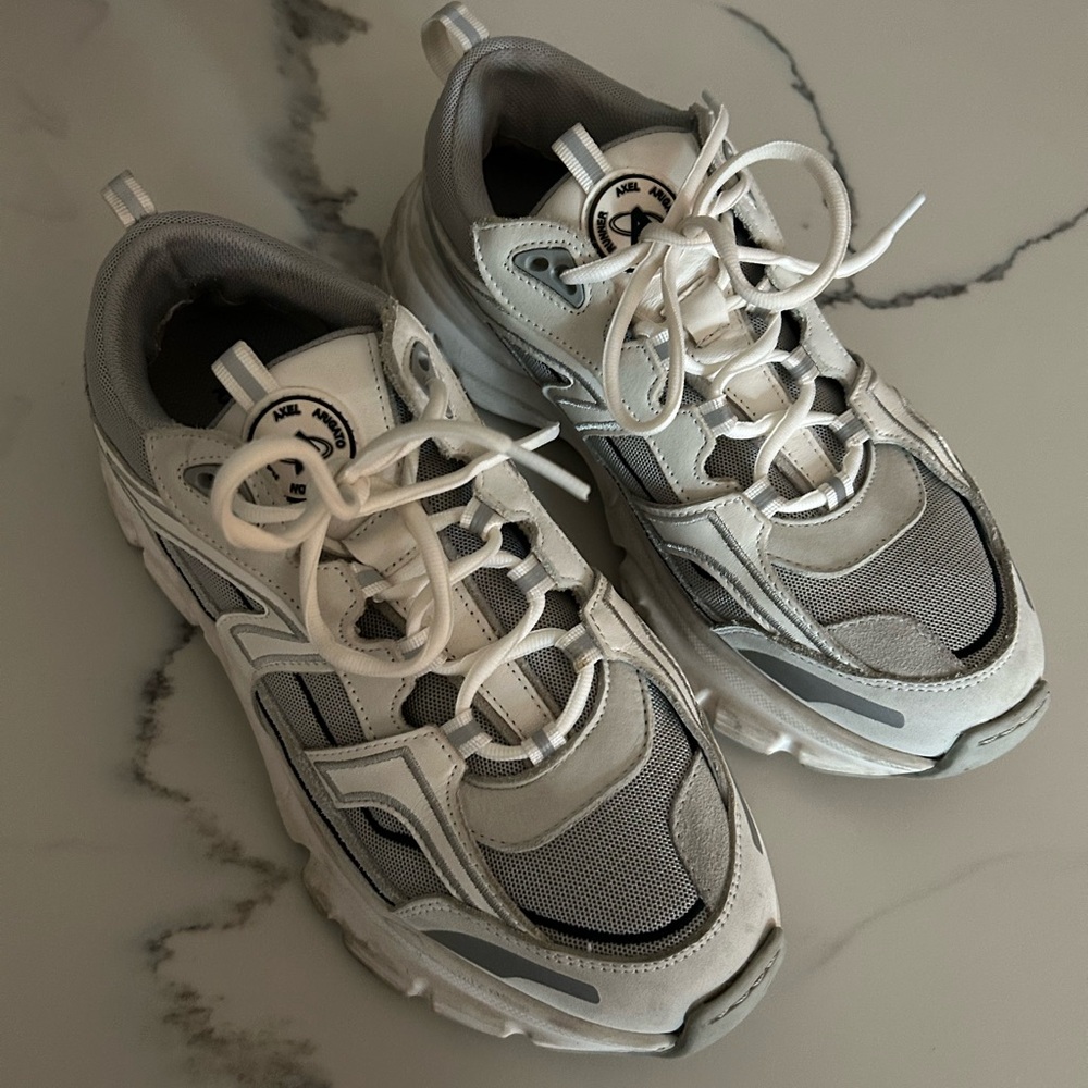 Axel Arigato Sneakers